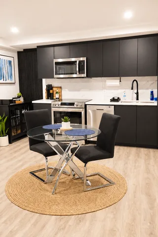 Modern 1BR Retreat-Fully Furnished | 30+ Day Stay Near CHEO/General Hospital